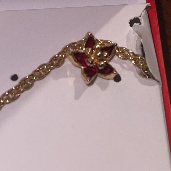 NIB Charter Club Gold-Tone Poinsettia Pendant Necklace and Stud Earrings - Picture 9 of 9